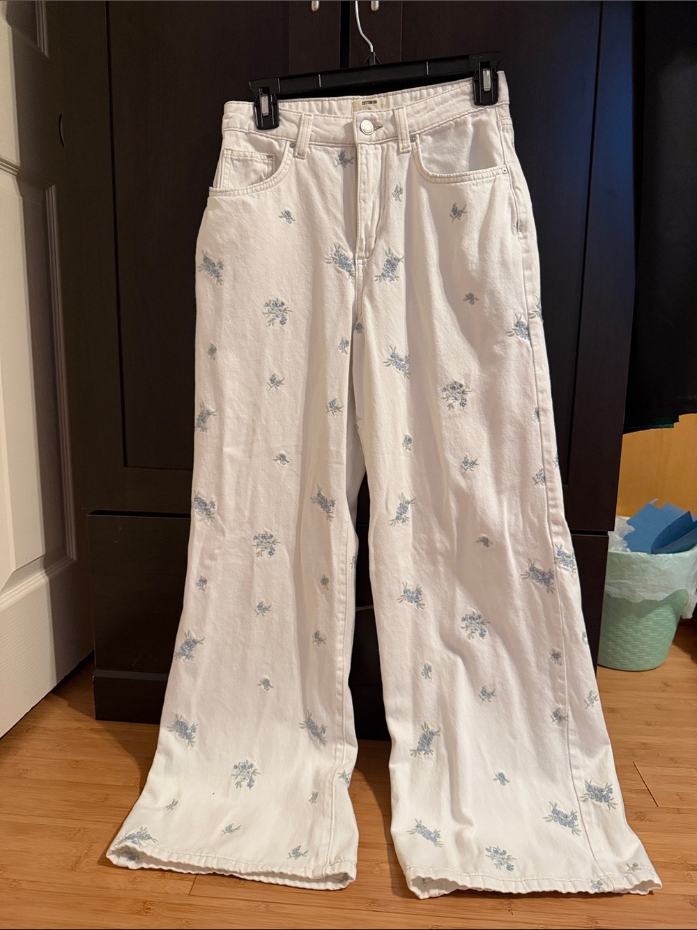 COTTON ON White Wide-Leg Jeans with Light Blue Floral Embroidery